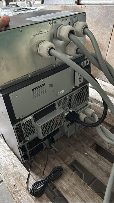 APC Smart-UPS On-Line SRT8KXLI 8 kVA / 8 kW + 2x SRT192BP2 + SBP16KP Bypass