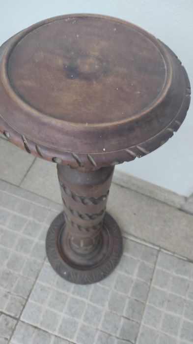 Coluna em madeira