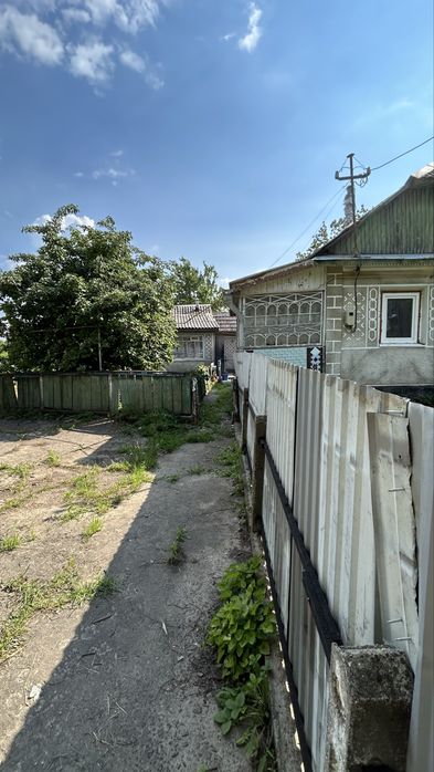 Земля і Частина будинку в центрі Довжка