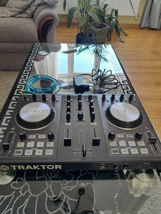 Dj midi контроллер Native Instruments Traktor Kontrol S2 MK2