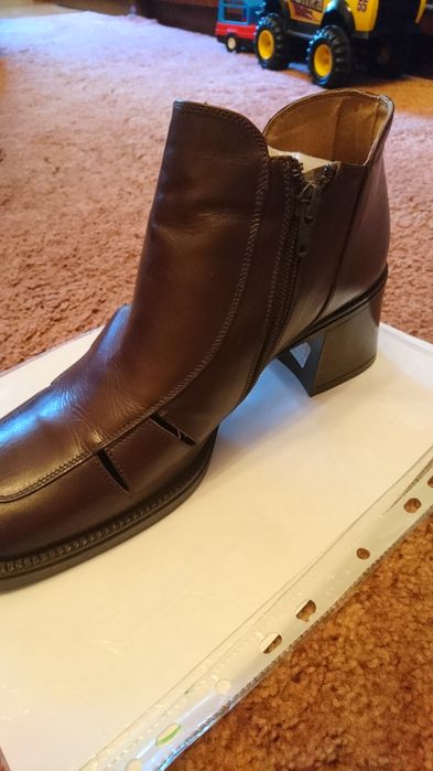 Ботинки ,новые ,очень удобные, кожанные ,41 р.