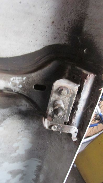 Maska przód Mercedes 207-410