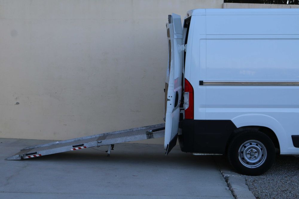 Peugeot Boxer 2019 L2H2 com Rampa