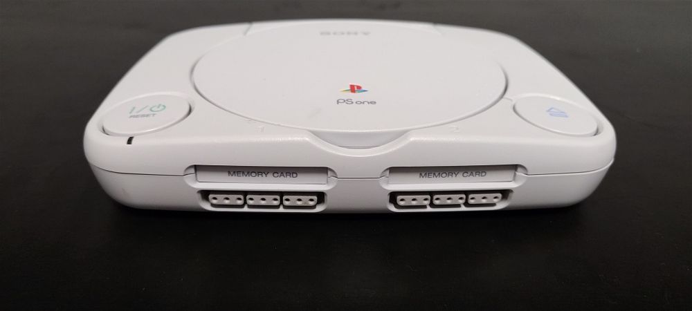 Konsola ps one ps 1 po serwisie AV ,ładny stan , w 100% sprawna.