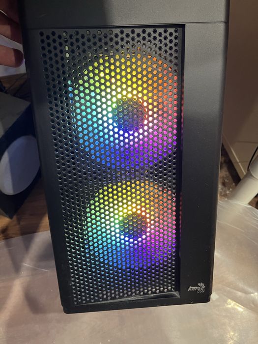 Komputer gamingowy plus  monitor