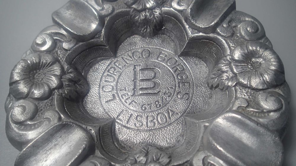 Cinzeiro antigo em aluminio com publicidade