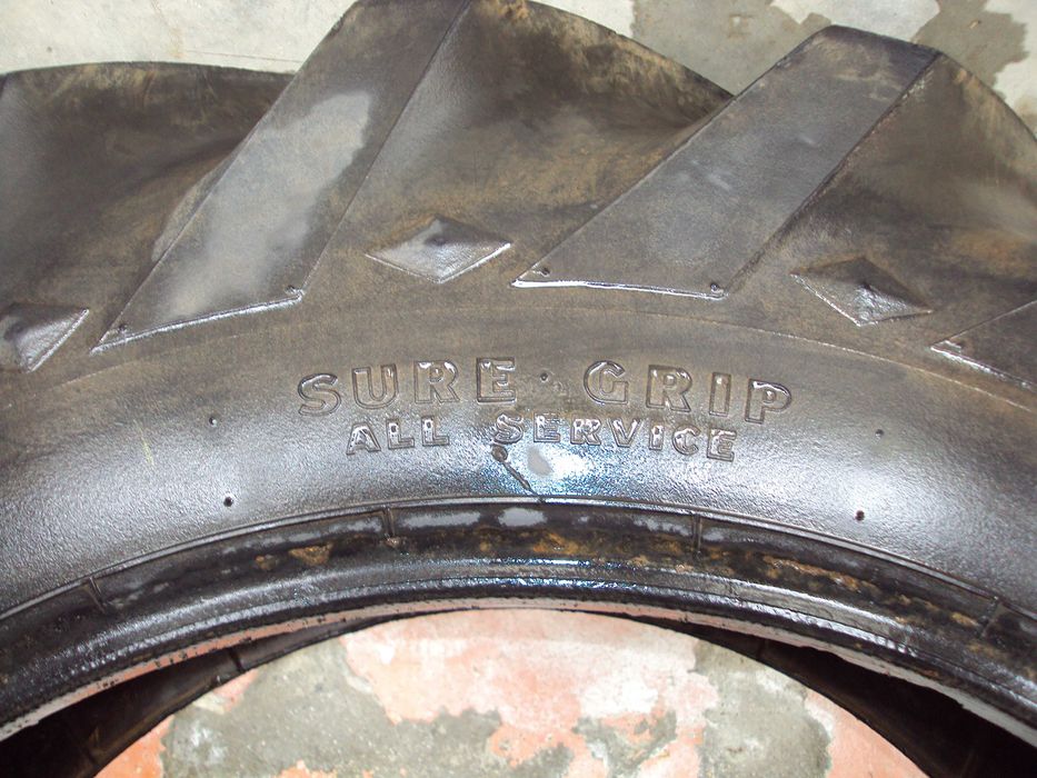 Pneu "Good year" novo, medida 12.4x28 / 11x28