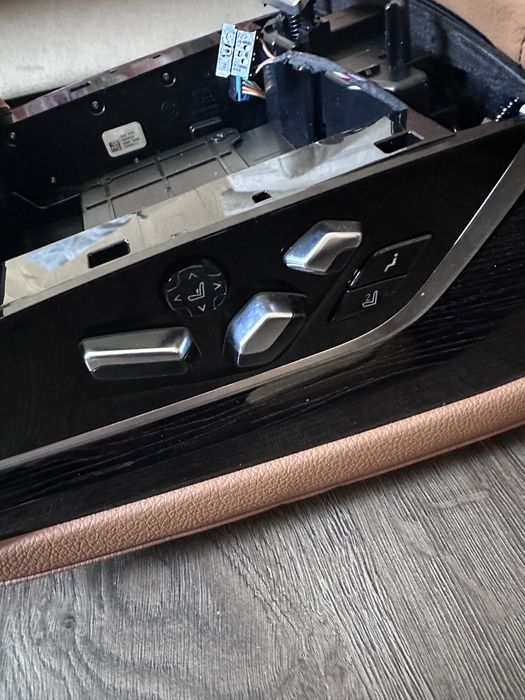 Подлокотнік bmw 7(G 11   - G 12)