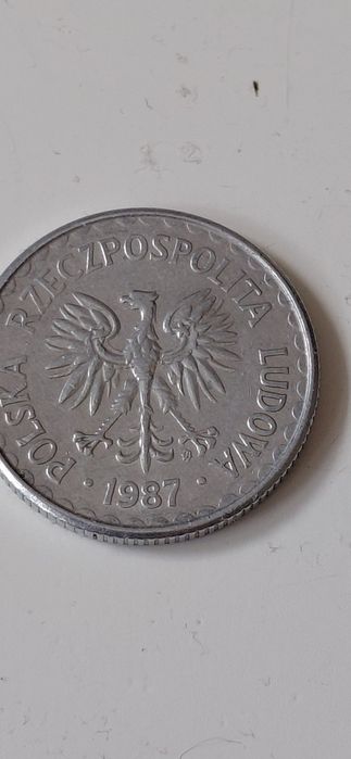 Sprzedam monetę 1zł z 1987roku .