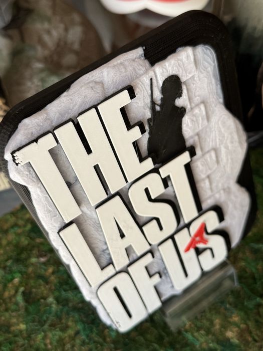Placa Decorativa The Last of Us – Estilo Pós-Apocalíptico para Gaming Room