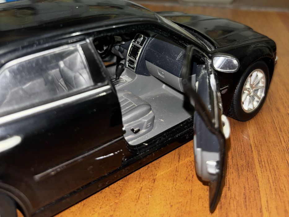 Колекційна машинка Chrysler 300C