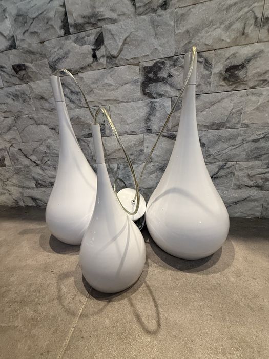 Candeeiros lacados a branco brilhante