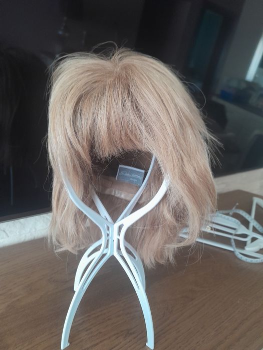Peruka naturalna  włos naturalny blond z grzywką