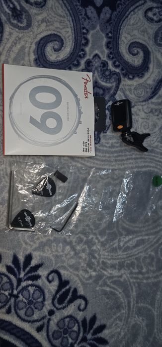 Pack de Guitarra eletrica + amp + acessorios