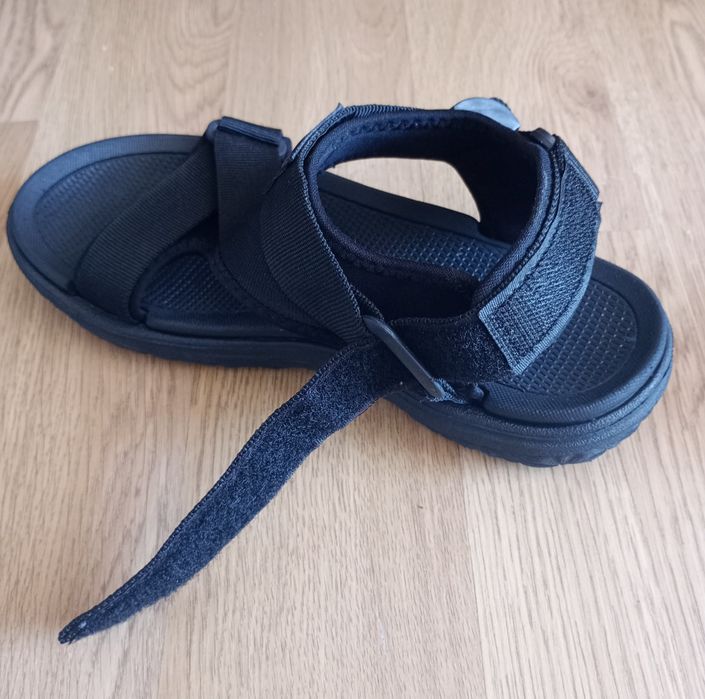 Czarne sandały Sprandi