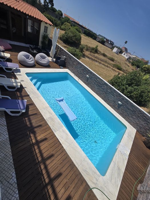 Espaço com Piscina e churrasqueira