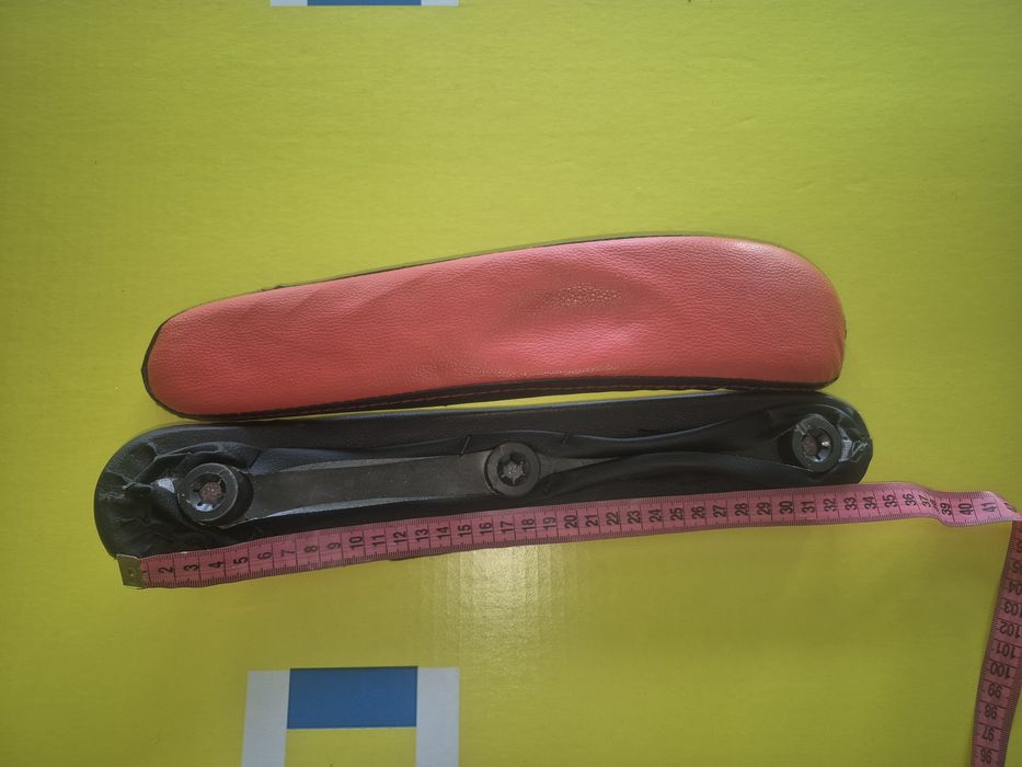 Подлокотник геймерское кресло с подставкою для ног чорний з червоним t