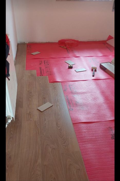 Trabalho com pladur, pinturas, piso frutuante e remodelações em geral.