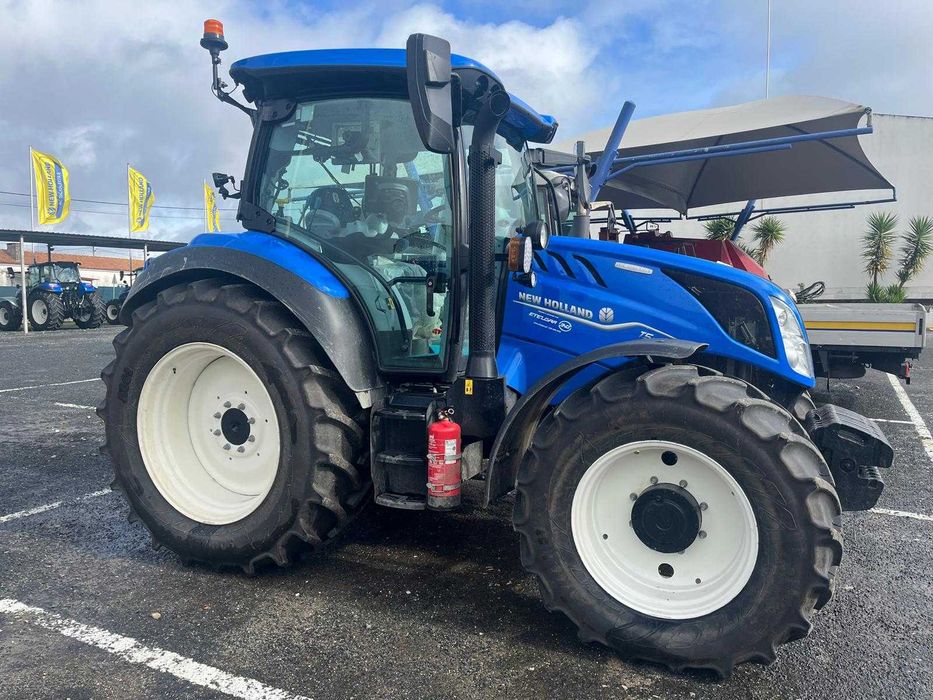 Trator New Holland T5 140 DYNAMIC COMMAND