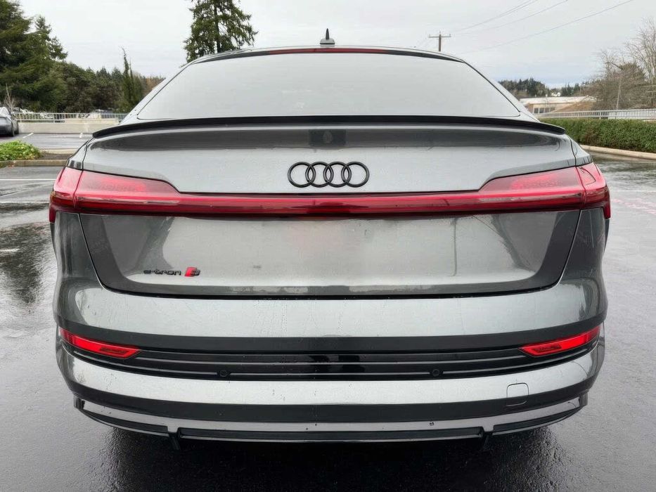 Audi e-tron S Premium Plus Sportback      2023