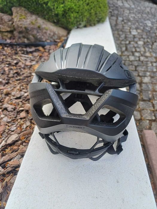 Capacete de ciclismo preto AVUS