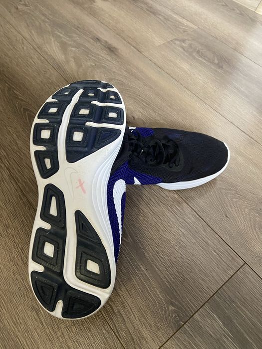 Кросівки Nike Revolution 5