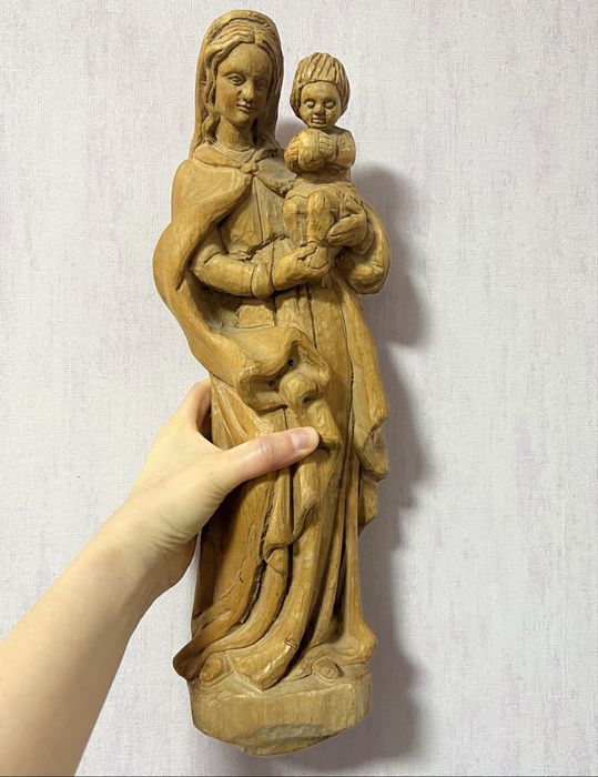 Скульптура Дева Мария с Иисусом