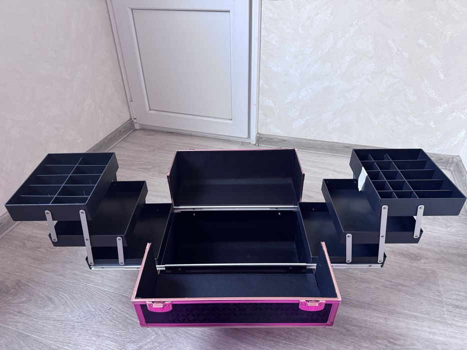 Бьюти кейс чемодан мастера раздвижной для косметики с ячейкамм