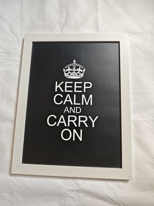 Plakat czarny z białą ramką Keep Calm and Carry on