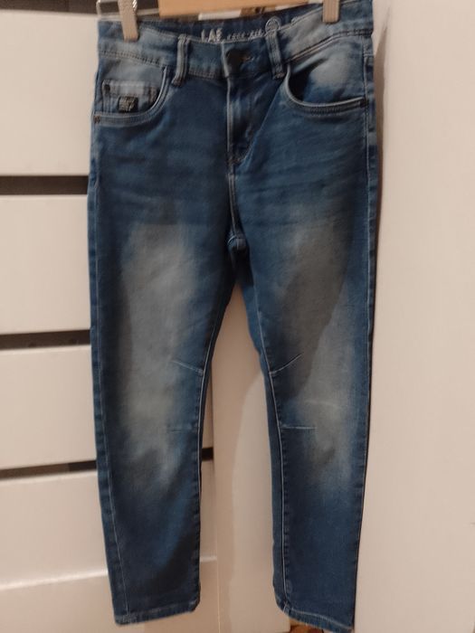 Niebieskie jeansy r. 146