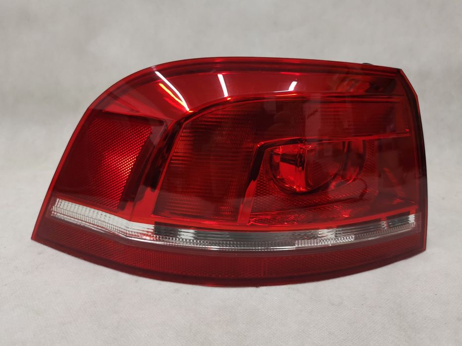Lampa lewa tył tylna w błotnik VW PASSAT B7 KOMBI 10-14 NOWA DEPO!