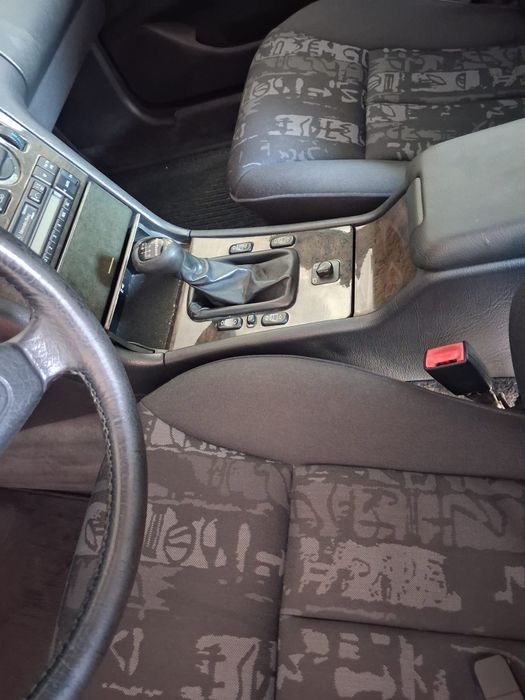 Mercedes-Benz E 220 — fotografia 6