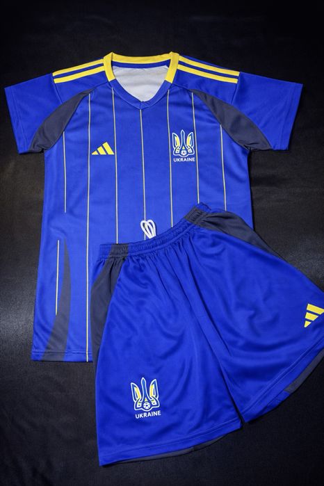 Футбольна форма  збірної України 2024–2025 з гербом