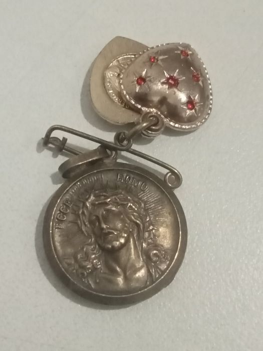 Dois belos pendentes religiosos