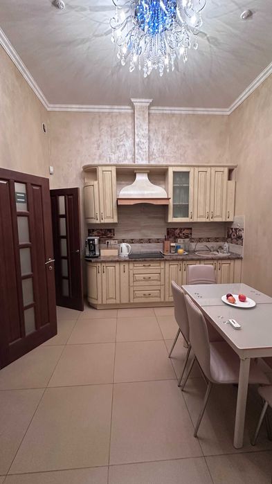 Продаж фасадного приміщення вільного призначення Зарічанська