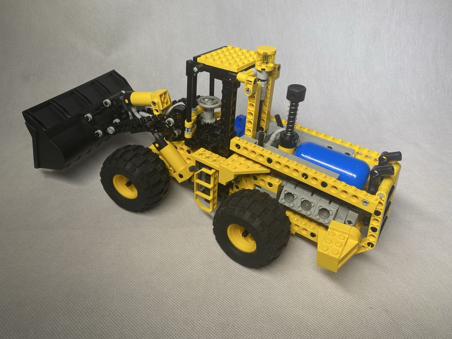 Lego 8459 - Pneumatic Front End Loader
