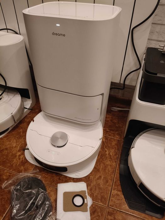 Robot sprzątający Dreame l10 z stacją samoczyszczenia