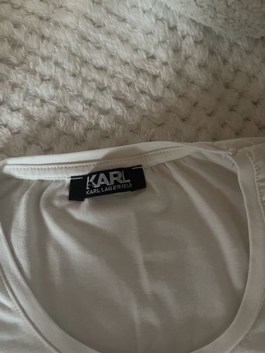 Kremowy tshirt Karl