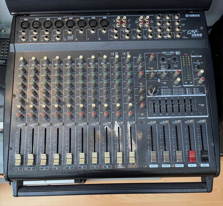 Vendo Yamaha EMX 3000 mesa de mistura amplificada
