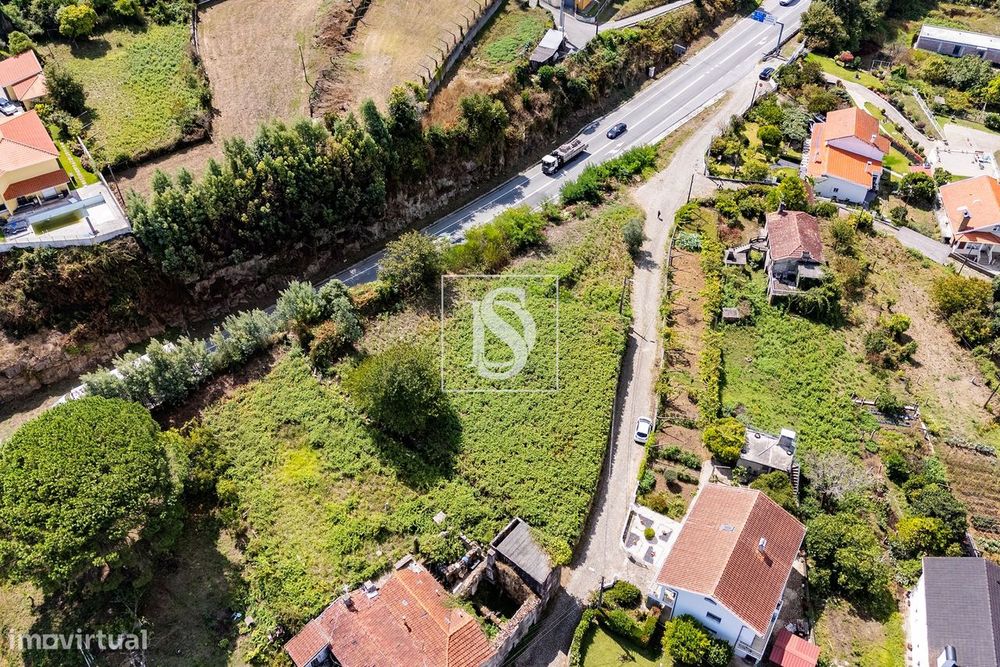 Terreno com 1381 m², junto ao Rio Minho, em Vila Nova de Cerveira