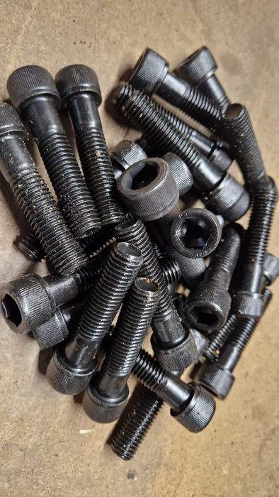 Śruba imbusowa M 16x70 DIN 912 (ISO 4762) kl. 12.9 czarne , promocja