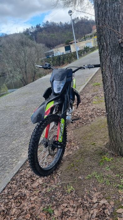 Motocross.    250 cilindrada