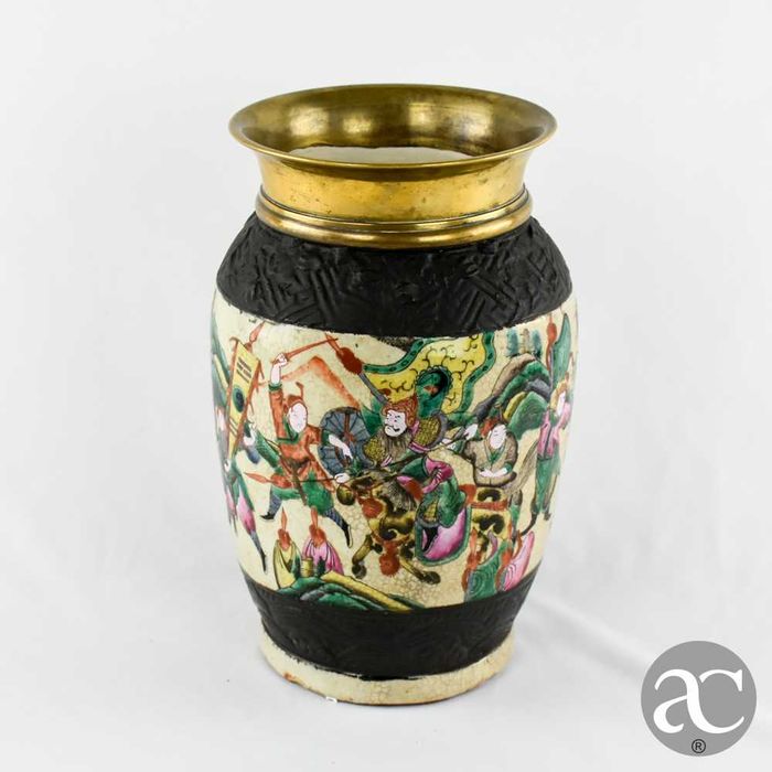 Jarra Nanking com bordo em bronze, período Guangxu, XIX