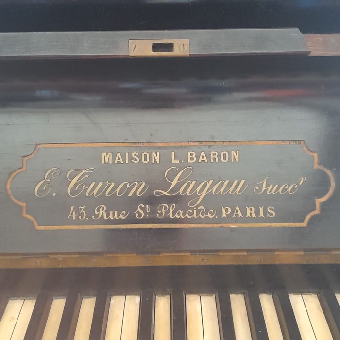 Piano - L. Baron Paris