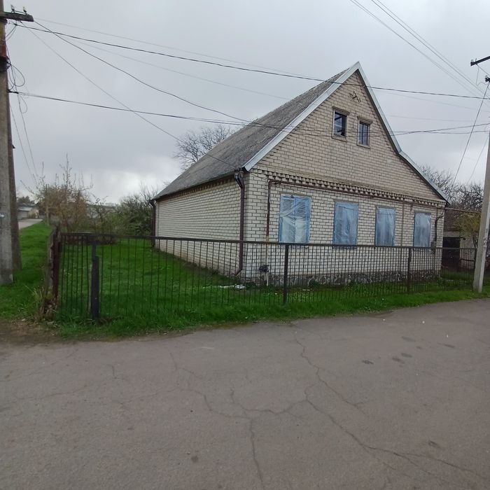 Будинок в центрі смт Софіївка