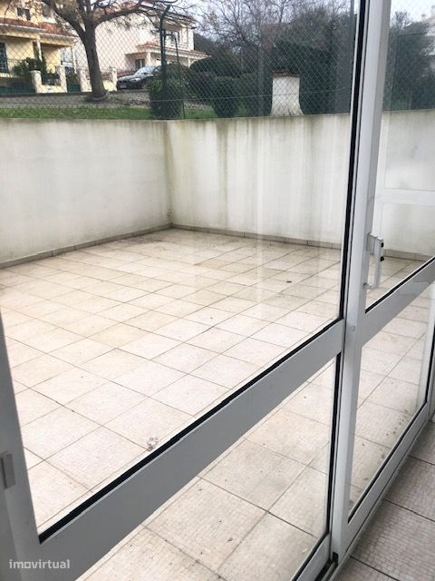 Apartamento T3 com garagem e terraço em Leiria