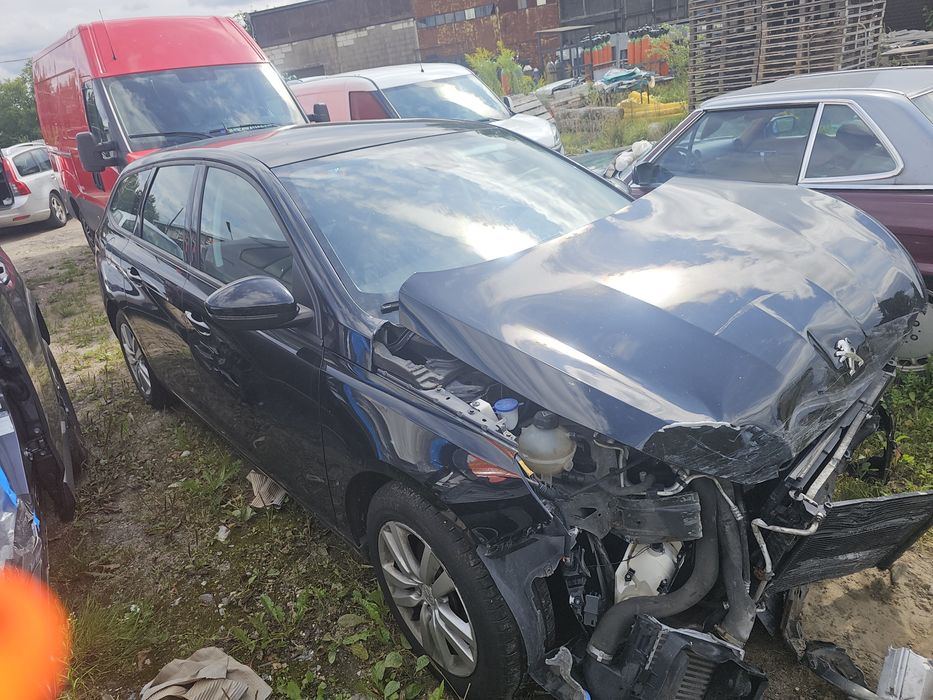 „Peugeot 308 1.2 PureTech 110 km 2016 – ROZBITY – silnik odpala i jeźd