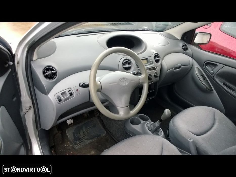 Traseira/Frente/Interior Toyota Yaris 2001