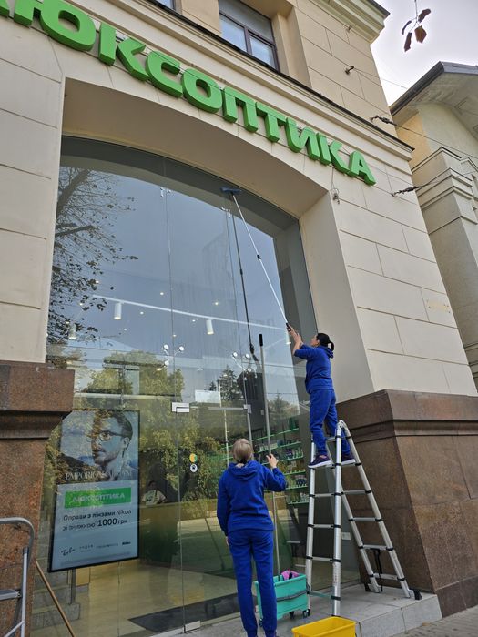 Мойка окон, витрин, миття вітрин, мийка вікон