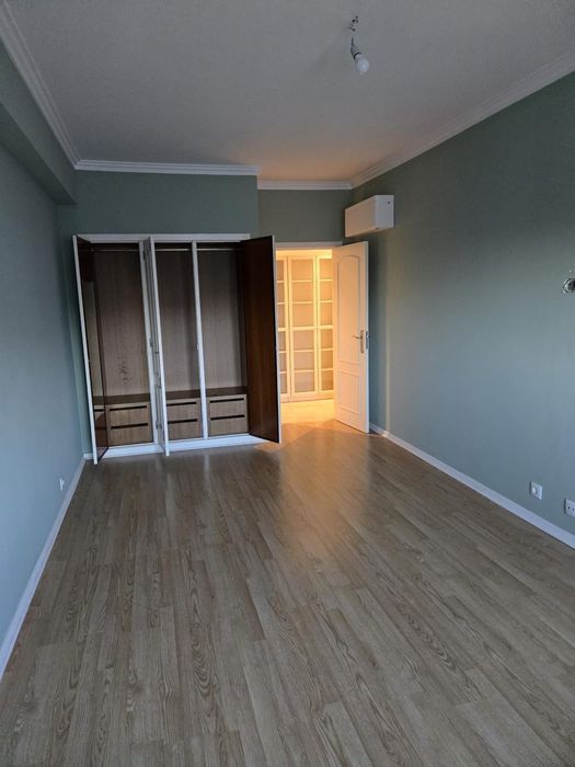Quarto com roupeiro embutido em Queluz, entrada imediata